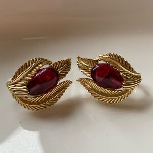Crown Trifari Ruby Red jelly belly, gold leaf design clip on Earrings